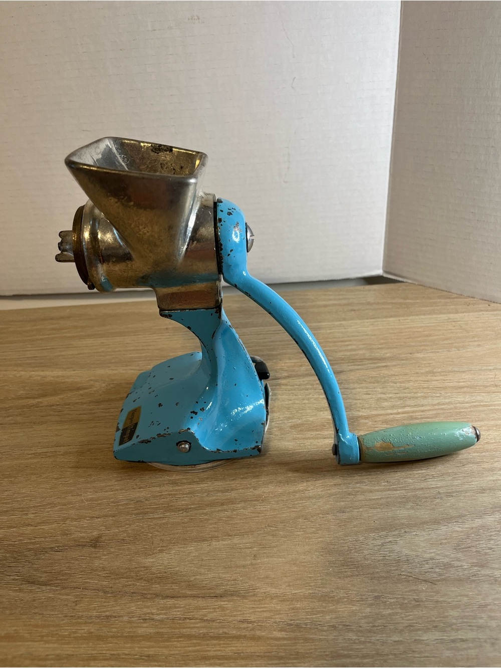Blue Manual Meat Grinder - Vintage-Style Hand Crank - Picture 2 of 12